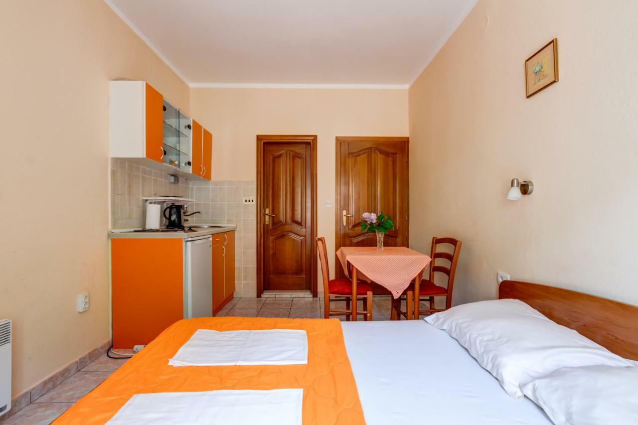 Apartmani Vesna 蒂瓦特 外观 照片